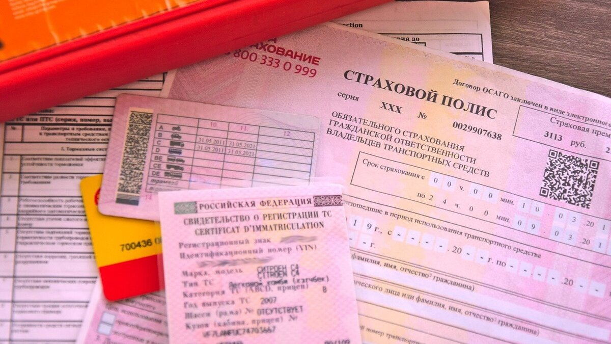     Сотрудница страховой организации в Балезинском районе Удмуртии оформляла водителям недействующие страховые полисы ОСАГО, а деньги клиентов присваивала. Таким мошенническим способом женщина обманула 36 человек.