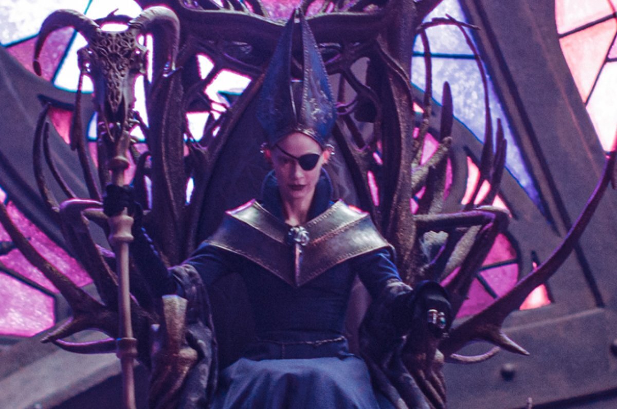    Светлана Ходченкова в роли Бастинды.