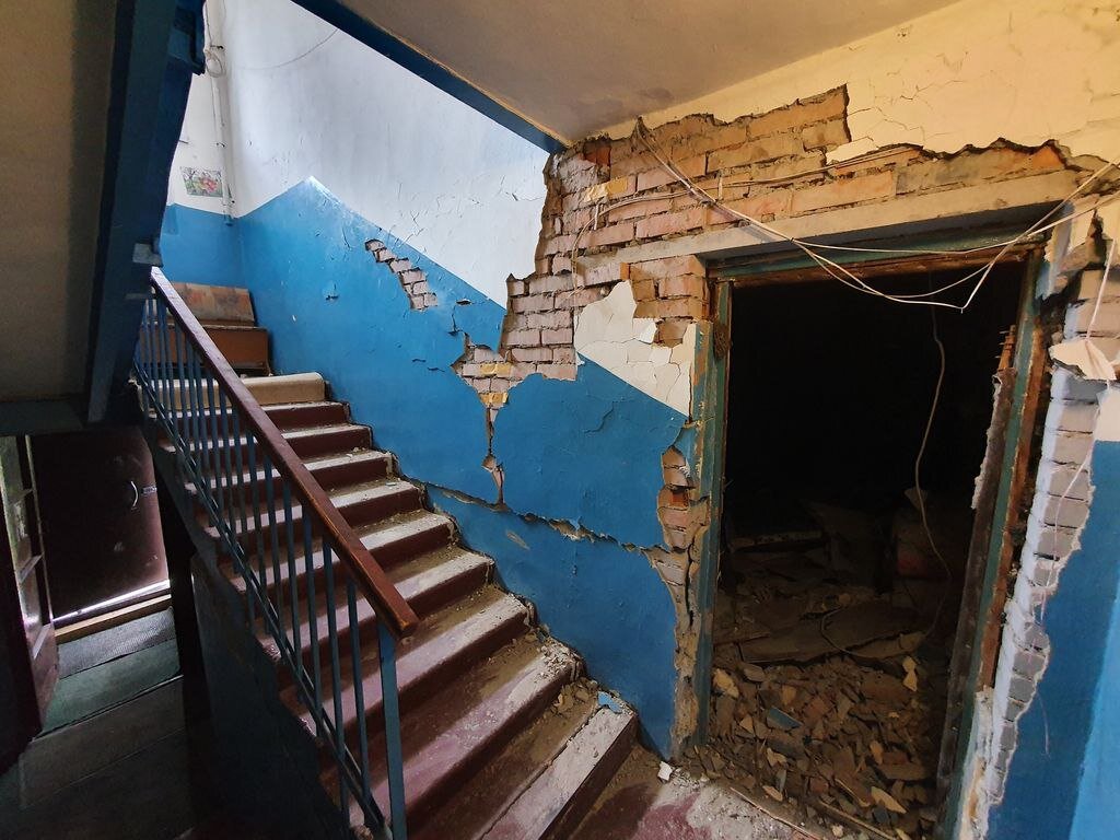 Деформация кирпичной кладки взрывной волной