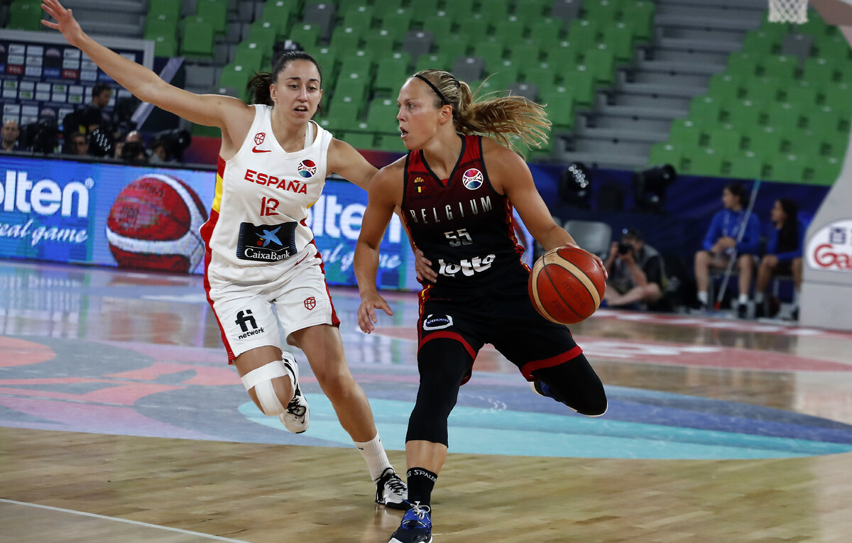    Маите Касорла (Испания) и Юлия Аллеманд (Бельгия)  EPA-EFE/ANTONIO BAT