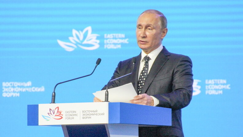     Президент России Владимир Путин заявил, что вооруженный мятеж в России, в том числе Ростове-на-Дону, был бы подавлен в любом случае, говорится в обращении к населению.
