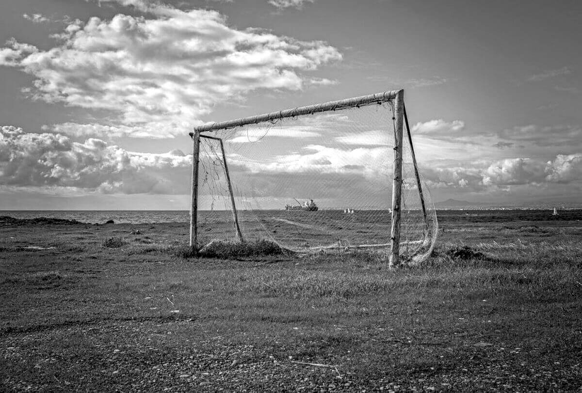 🥅🚸 На моего ребенка упали футбольные ворота. Кто ответит перед законом? |  Юридическая служба | Дзен