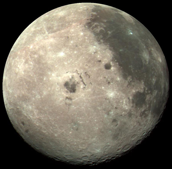 Луна. Бассейн Море Восточное (в центре). Фото АМС «Галилео» (NASA), 1990 г.