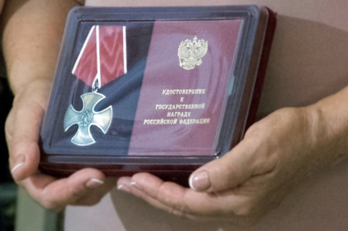    Одиннадцать посмертных наград передали семьям погибших в СВО в Волгограде