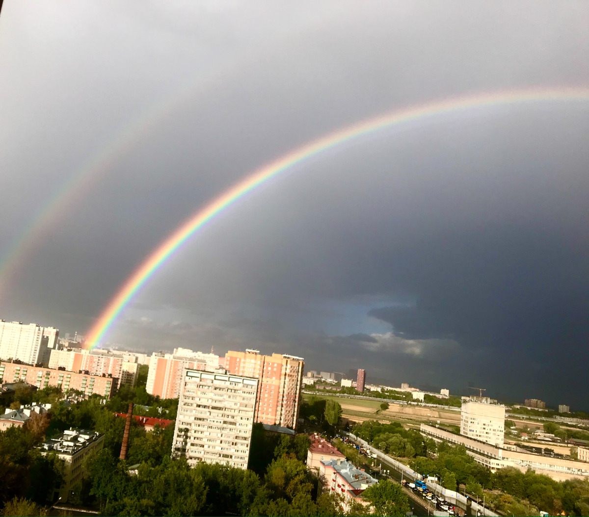 Радуга не видна. Двойная Радуга. Двойная Радуга в Старокамышинске. Двойная Радуга за окном пейзаж. Когда будет Радуга.