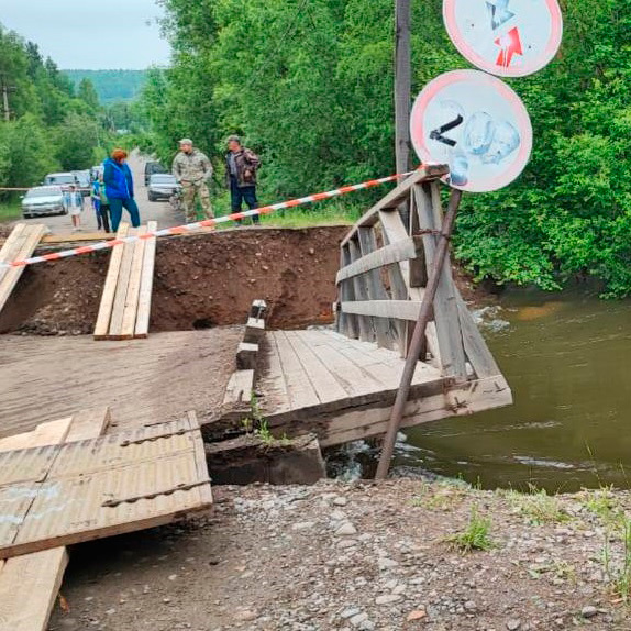 Уровень воды в реке Киренге стремительно поднимается. Как сообщили в пресс-службе ГУ МЧС России по Иркутской области, пожарные и спасатели оказывают адресную помощь населению.