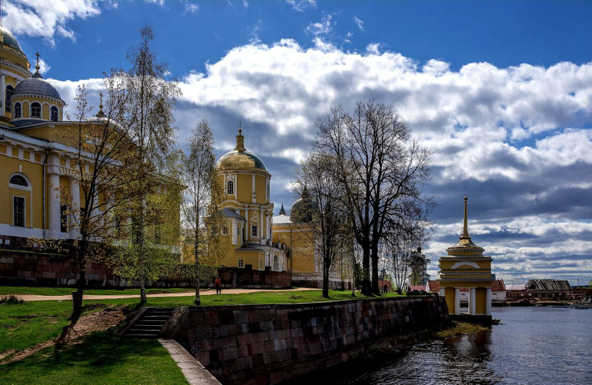 Нило-Столобенская пустынь. Нило-Столобенская пустынь Осташков. Нилостолбенская пустынь. Монастырь на Селигере Нилова пустынь.