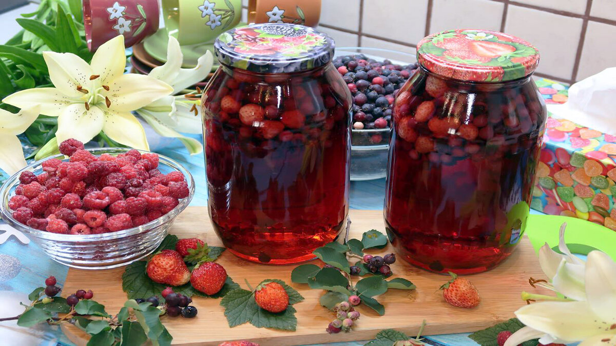 Компот из реписа на зиму. Ирга компот. Вкусные компоты на зиму. Компот из ягод. Компот из ирги на зиму.