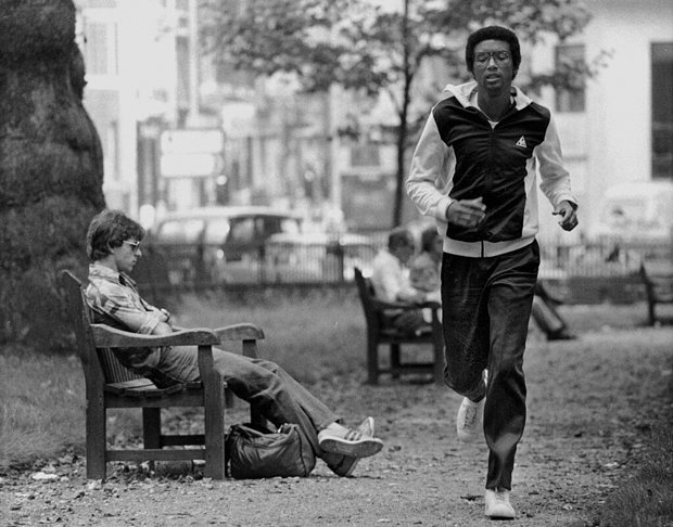 Артур Эш на пробежке в Лондоне
Фото: AP