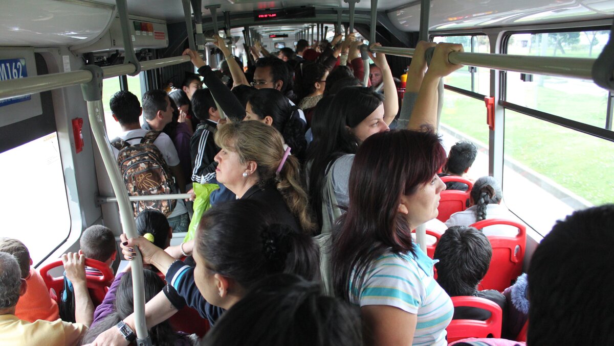     В Ростове-на-Дону в салоне автобуса №19 воздух нагрелся до 39 градусов, сообщили пассажиры в соцсети «ВКонтакте».