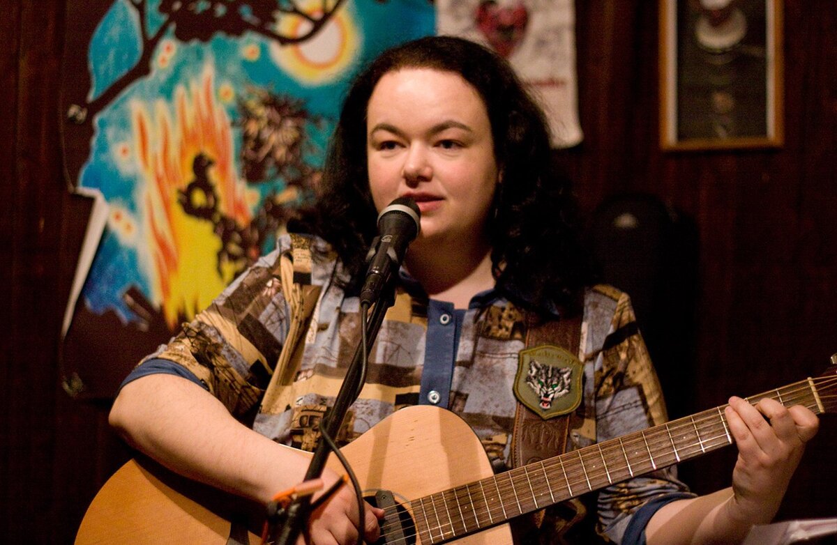 Александра Павлова взяла себе сценический псевдоним "Кошка Сашка", надеясь раскрыть более мягкую сторону своей личности. По словам самой рок - исполнительницы, она обладает довольно жёстким характером