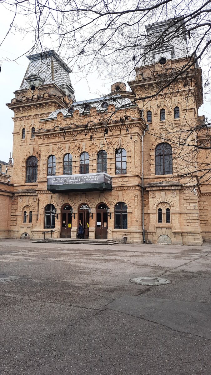 Вид со двора. Фото автора