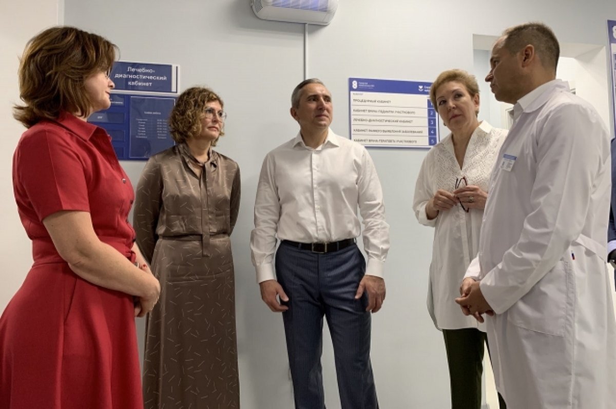    Губернатор Александр Моор посетил открывшуюся в Казарово поликлинику