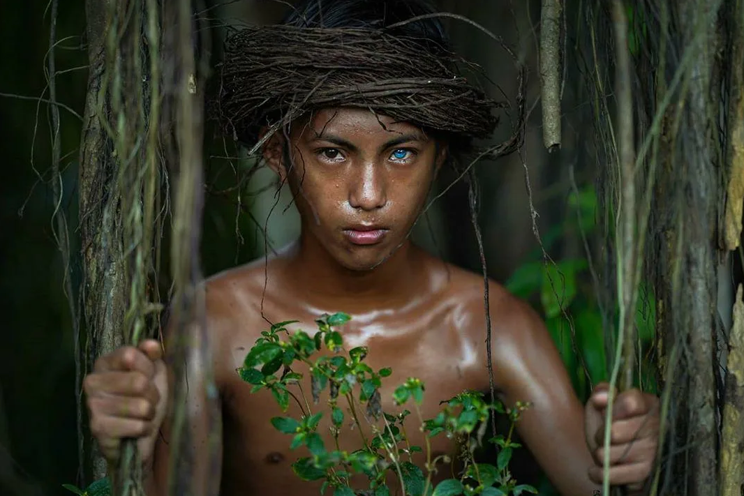 Индонезия племя бутунг. Бразилия джунгли неконтактные племена. Племя бутон на острове бутунг Индонезии.