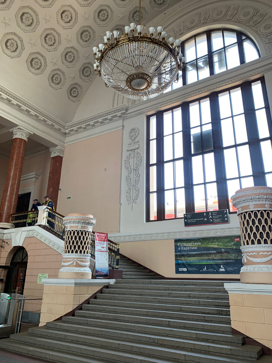 Внутреннее убранство вокзала