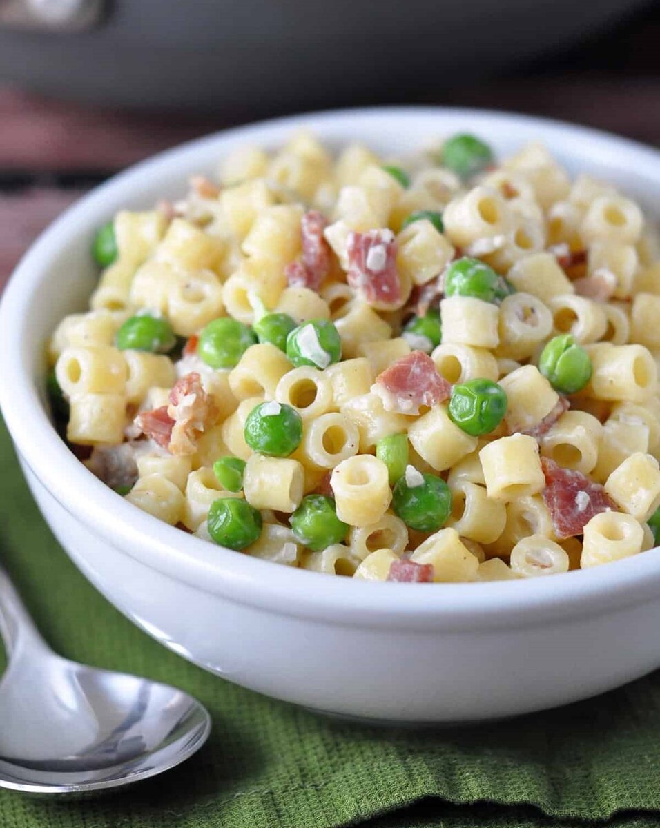 Сливочная паста с беконом и горошком
