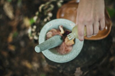    Альтернативная медицина ©Katherine Hanlon Unsplash.com