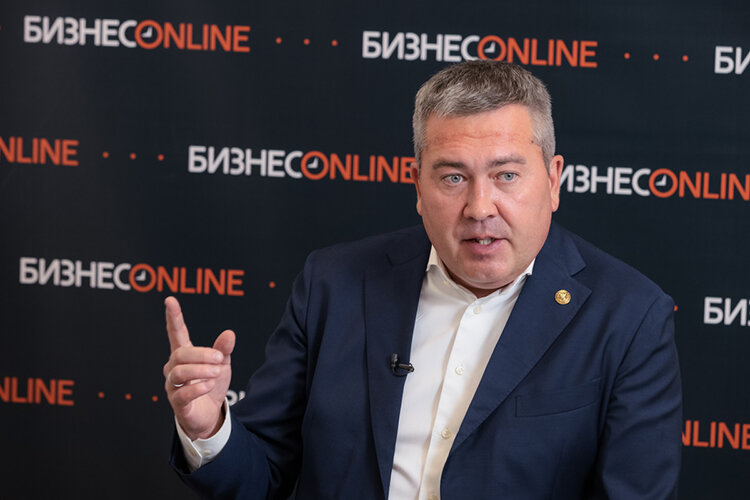    Линар Закиров: «Больше всего нужны носки, майки, нательное белье. Бойцы говорят: «В окопе мы сидим по две недели, там не постираться. Поэтому и нужно» Фото: Сергей Елагин