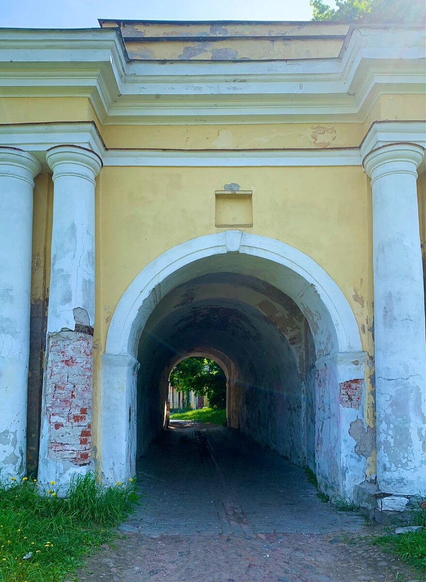 Аннинские укрепления — бастионная крепость, редкий памятник русского оборонного зодчества второй четверти XVIII века. 