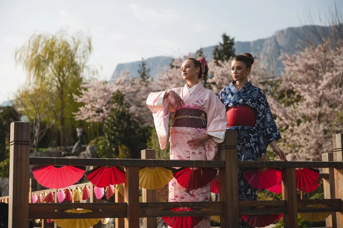 Девушки в японском саду «Шесть чувств» // Фото со страницы японского сада «Шесть чувств» в ВКонтакте 