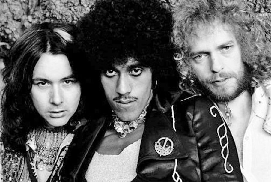 Thin Lizzy в 1972 году, слева направо: барабанщик Брайан Дауни, певец/басист Фил Лайнотт и гитарист Эрик Белл. Фото из открытых источников 