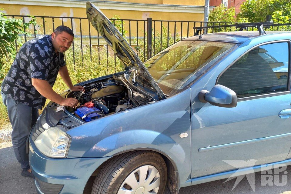     Чтобы хоть немного сэкономить на ремонте, автолюбители пытаются чинить машины своими силами. Анастасия КУДРЯШОВА
