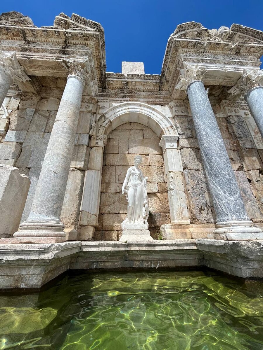 Фонтан Антонинлер в городе Сагалассос