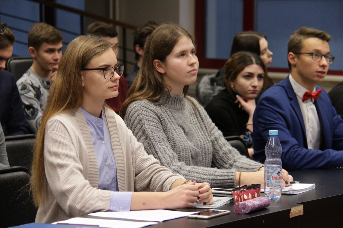 Профессор плеханов. СИНЕРГИЯ Плеханова преподаватель. Преподаватель SFA РЭА Плеханова.