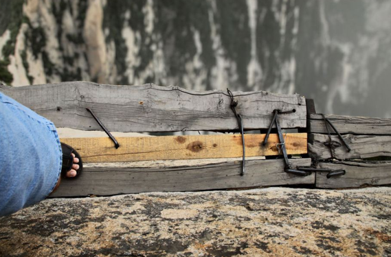 Cum arată cel mai periculos traseu de drumeții din lume