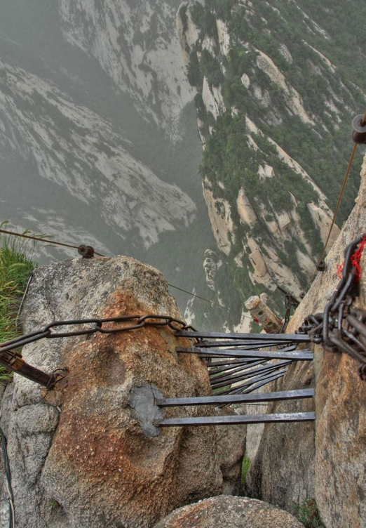 Cum arată cel mai periculos traseu de drumeții din lume