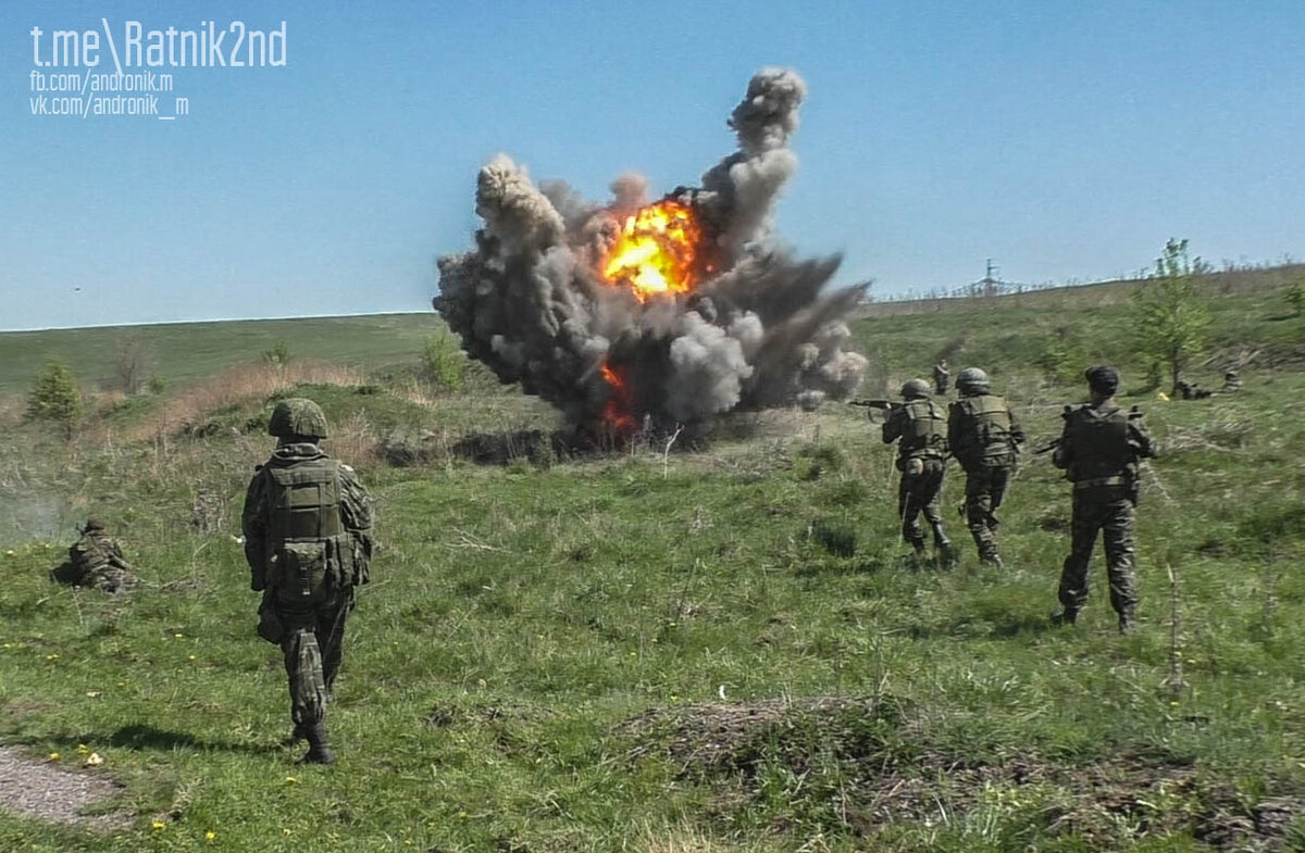 Военнослужащие ОШБ "Сомали" ВС ДНР на занятиях по тактической подготовке.
