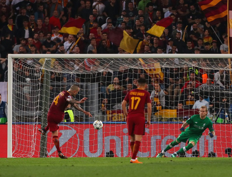 Ражда Найнгголан забивает с пенальти 4-й гол Ромы