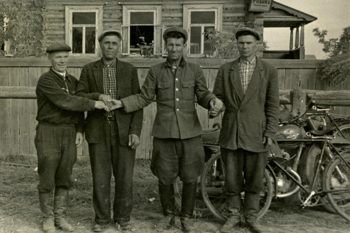 Юрий шмидт две старых фотографии