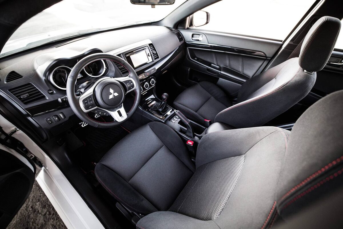 Салон Mitsubishi Lancer