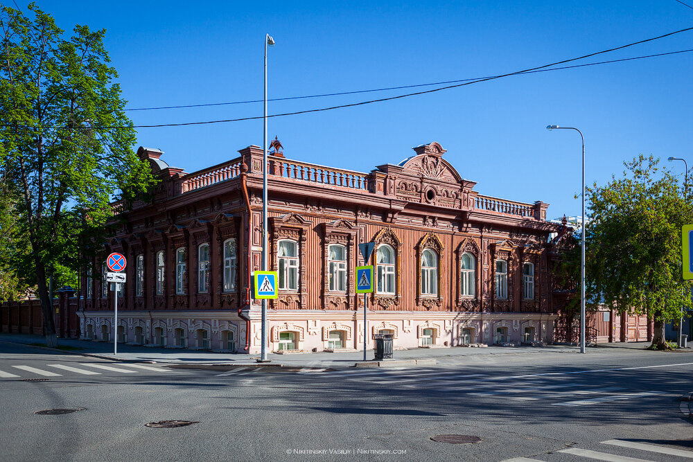 Тюмень фото дома. Усадьба Буркова Тюмень. Дом купца в п Буркова Тюмень. Тюмень Купеческая архитектура. Старинный Купеческий особняк Тюмень.