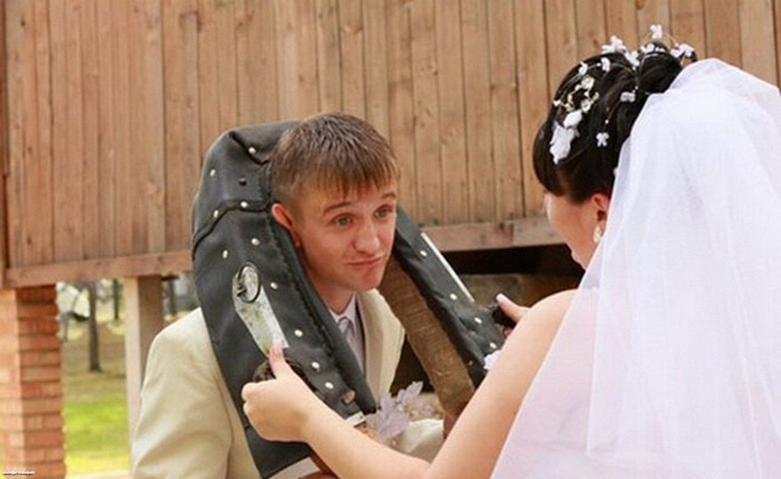 Не пришел на собственную свадьбу. Необычные свадебные костюмы. Красивый стол для невесты с женихом. Свадебный переполох. Смешная свадьба.