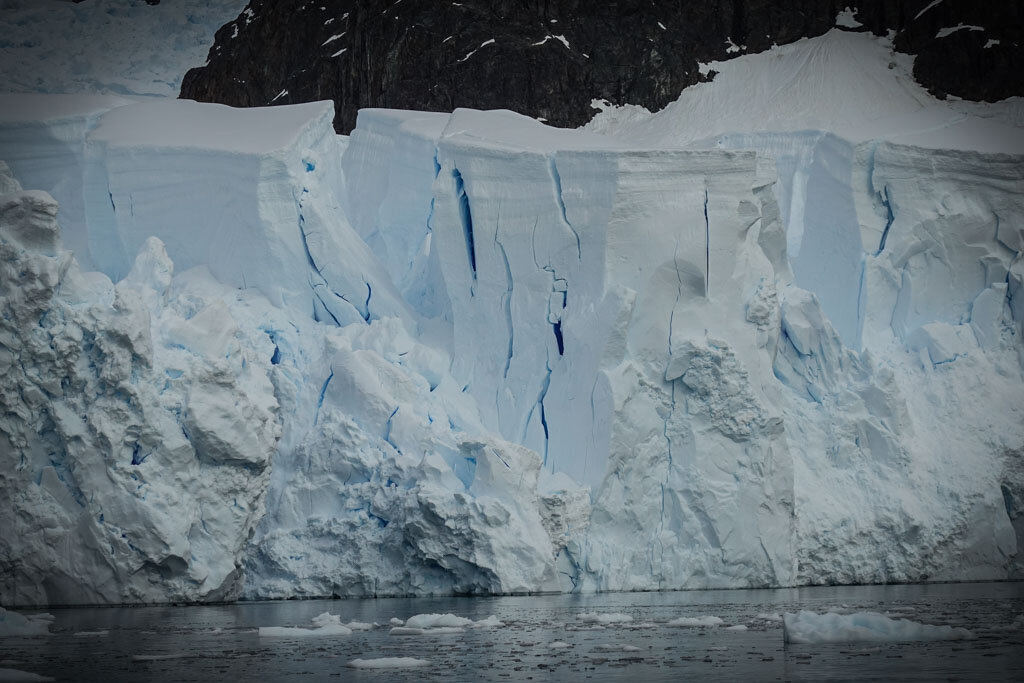 Ледник академии наук. Диорама ледник Шокальского. Искусственный ледник. Макет ледника. Движение льда в леднике.