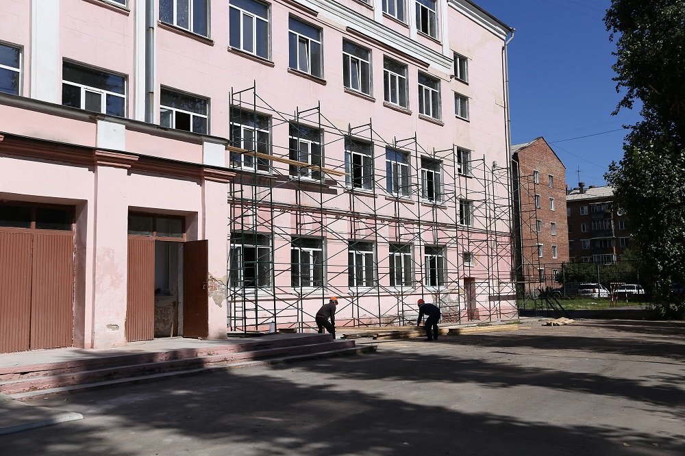 Ремонт в этих школах идет за счет средств городского бюджета в рамках программы «Территория детства». На эти цели предусмотрено более 135 млн рублей, сообщает пресс-служба администрации Иркутска.