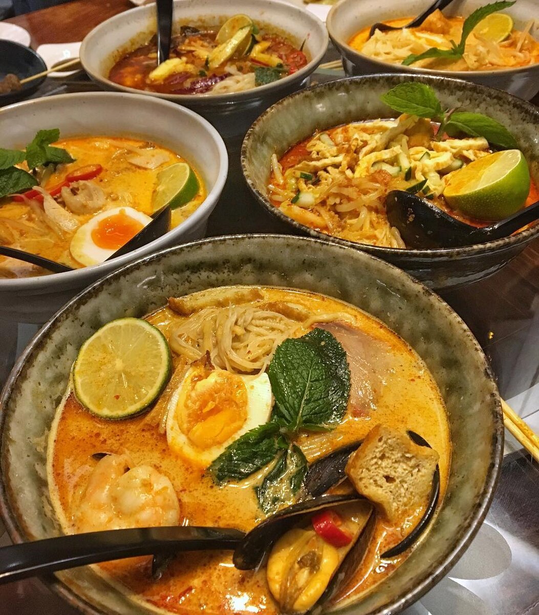 Лакса - одно из самых популярных блюд местной кухни