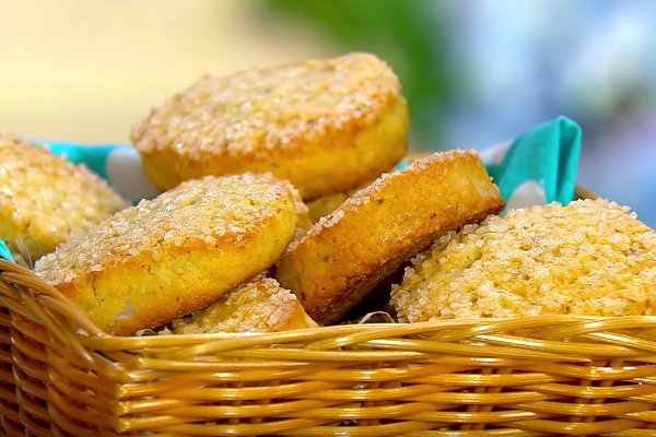 Печенье получается ароматным, рассыпчатым, со сливочным вкусом.