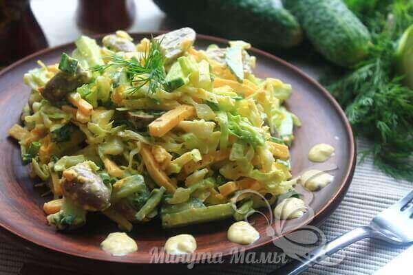 Еврейский салат с куриными потрошками и яйцами