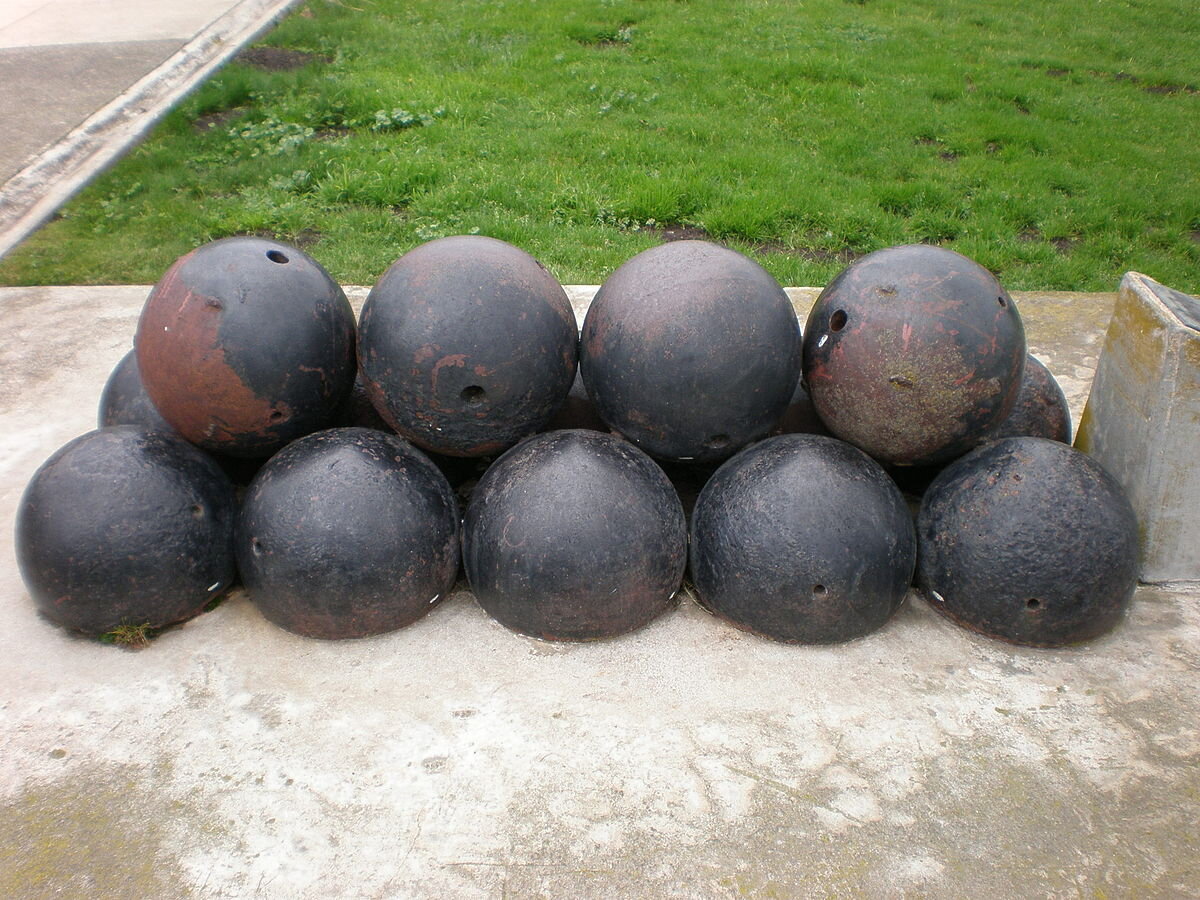 https://upload.wikimedia.org/wikipedia/commons/thumb/e/e8/Presidio_of_SF_Rodman_gun_cannonballs.JPG/1200px-Presidio_of_SF_Rodman_gun_cannonballs.JPG