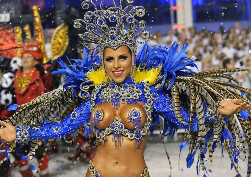 Ну, как съездила на карнавал в Рио. «70 тысяч человек погружаются в общий транс» - luchistii-sudak.ru