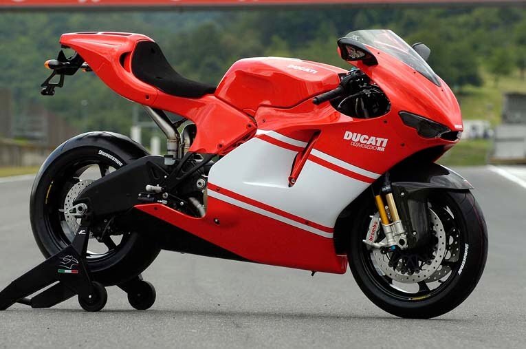 Ducati Desmosedici D16RR NCR M16