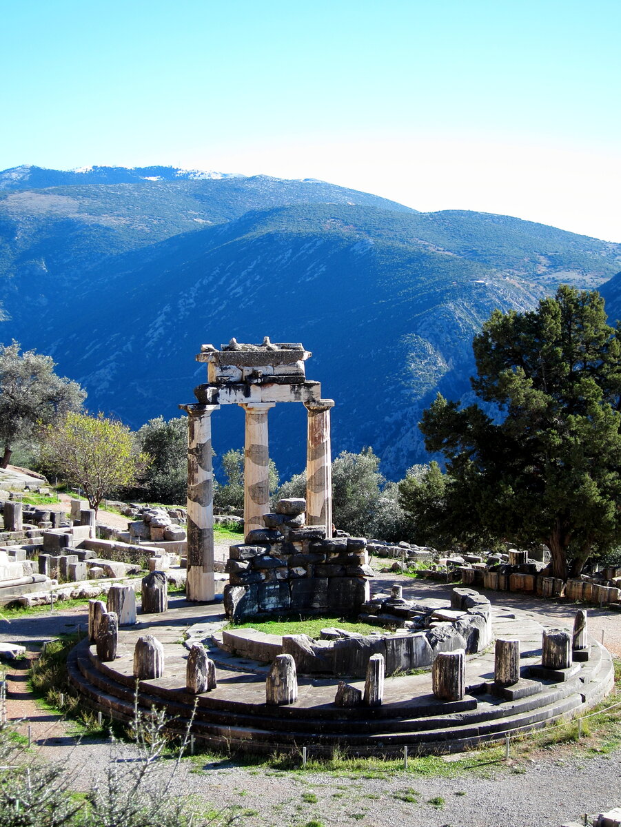 Святилище Афины в Дельфах