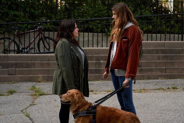 Брук Маркхэм, слева, и Перри Мэттфелд в "In The Dark"