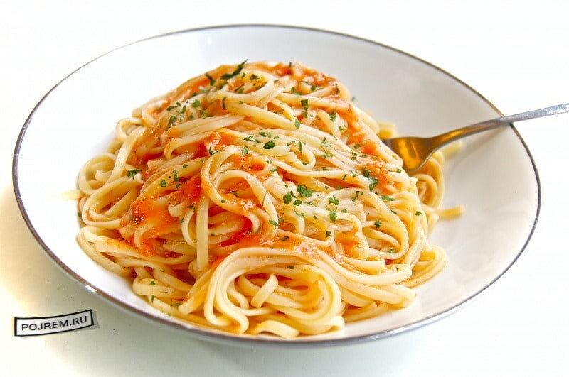 Макаронные изделия из твердых сортов пшеницы отлично подойдут для диетического питания. Мы вам предлагаем их сдобрить томатным соусом.