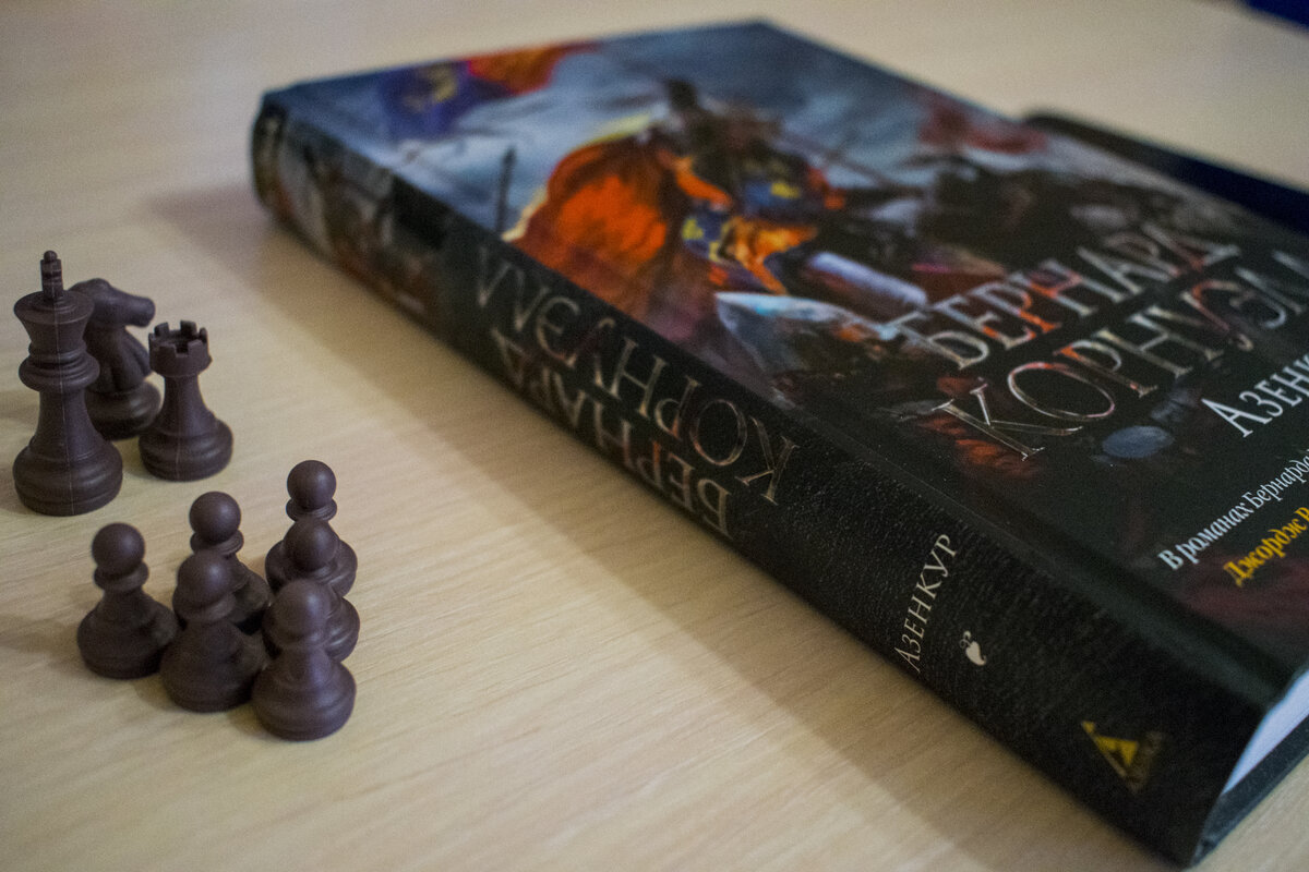 Мирная жизнь - сокровище, которому никакие хвалы не будут чрезмерны.
Мне ненавистна война, её незачем воспевать,
Ибо слишком надолго - справедливо ли, нет ли -
Она отлучила меня от Франции, к которой стремится моё сердце 