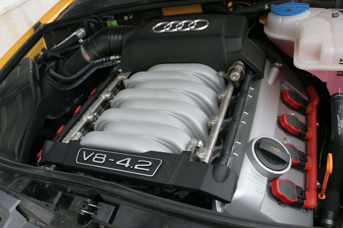 Чистый двигатель автомобиля