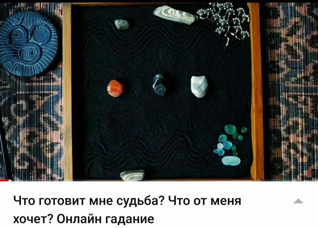 1 вариант - красный агат. 2 вариант - глазковый агат. 3 вариант - фиолетовый агат. На фотографии выглядит как серо-белый. 